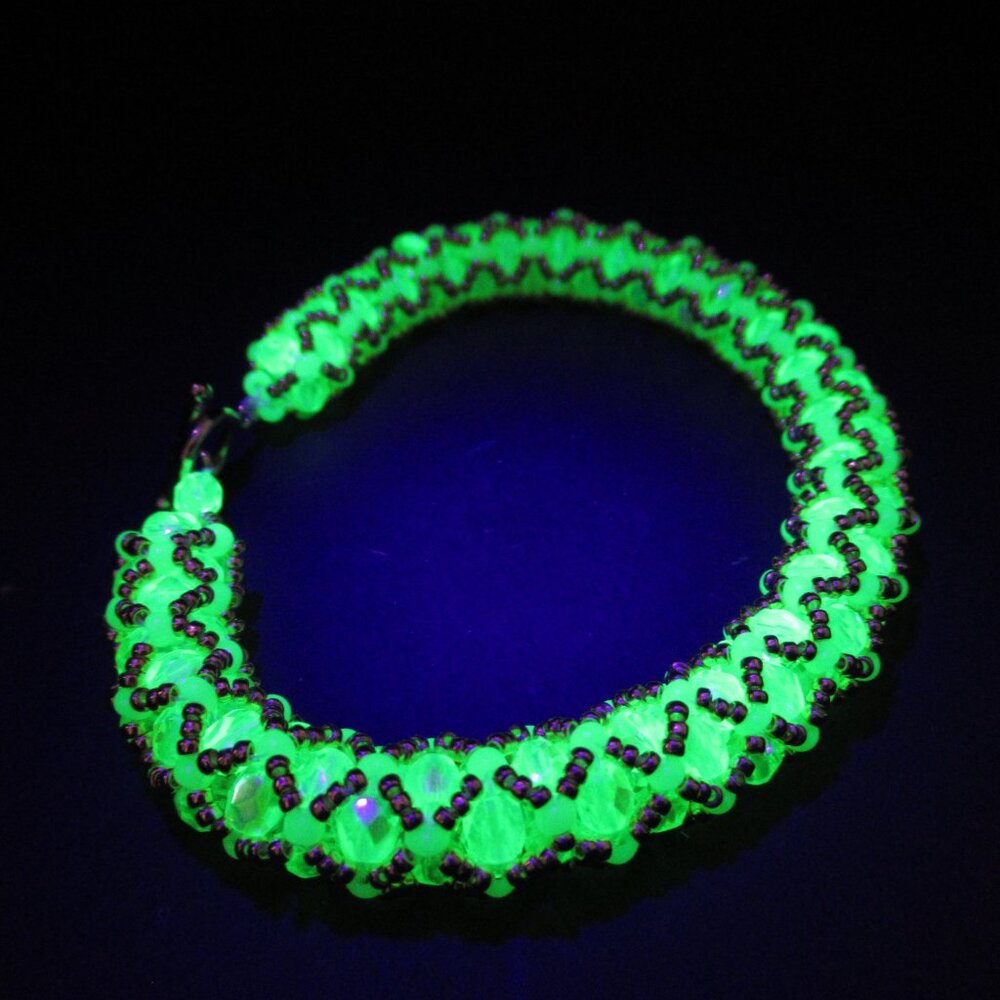 Gold Netted Uranium glass bead bracelet